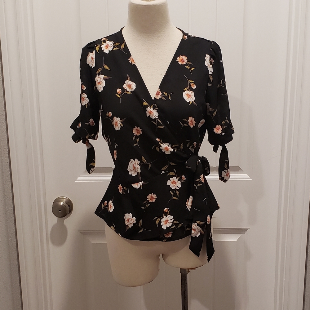 Papermoon (M) Blouse this item runs small